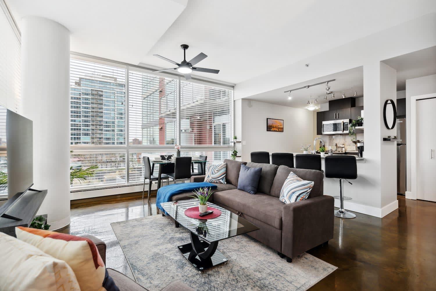 Upscale 2Br Condo - King Bed - Stunning Views YYC 외부 사진
