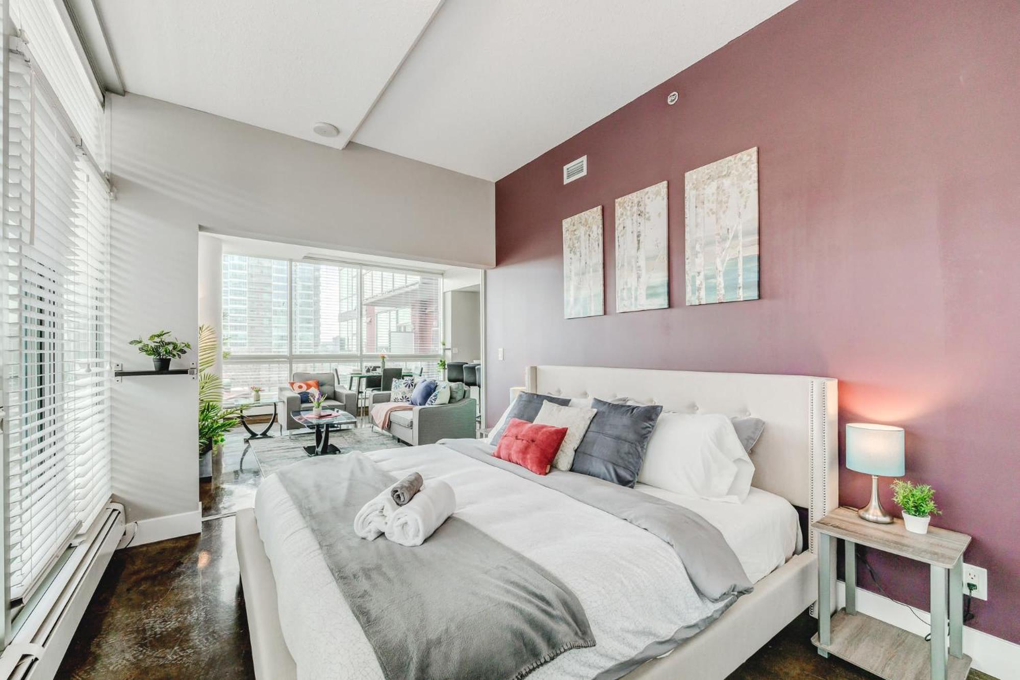 Upscale 2Br Condo - King Bed - Stunning Views YYC 외부 사진
