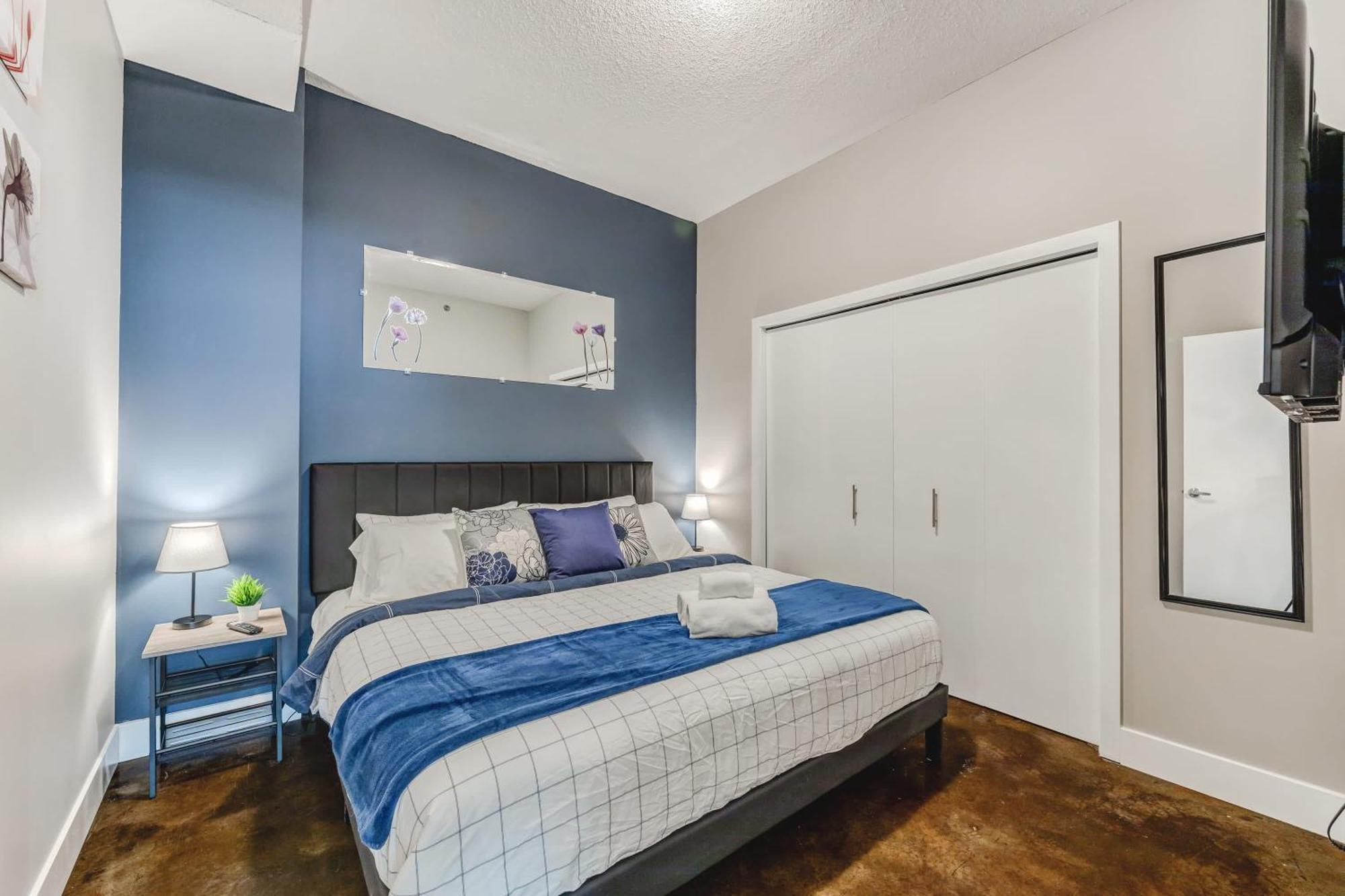 Upscale 2Br Condo - King Bed - Stunning Views YYC 외부 사진