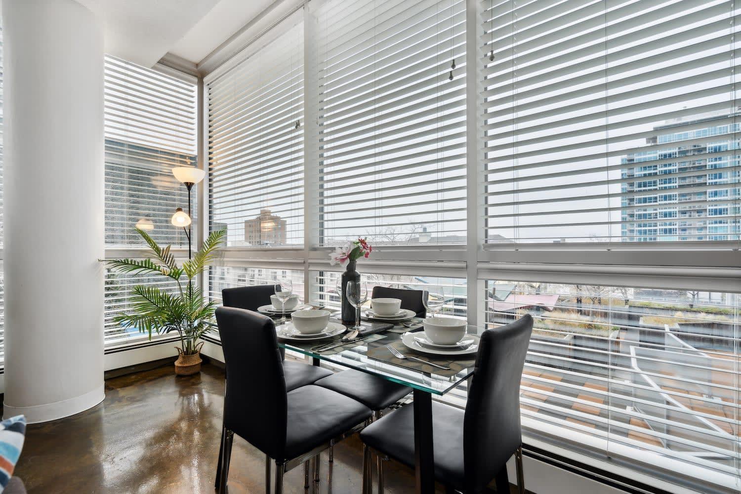 Upscale 2Br Condo - King Bed - Stunning Views YYC 외부 사진