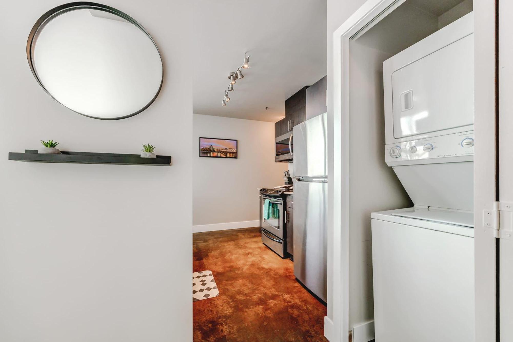 Upscale 2Br Condo - King Bed - Stunning Views YYC 외부 사진